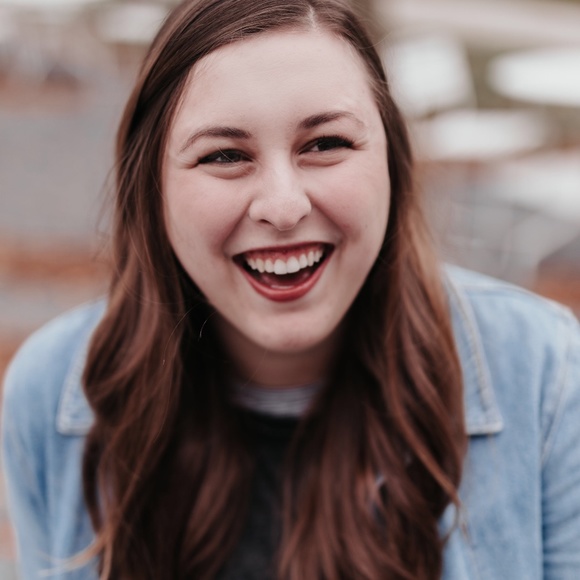 Meet your Posher, Carly - Picture 2 of 2